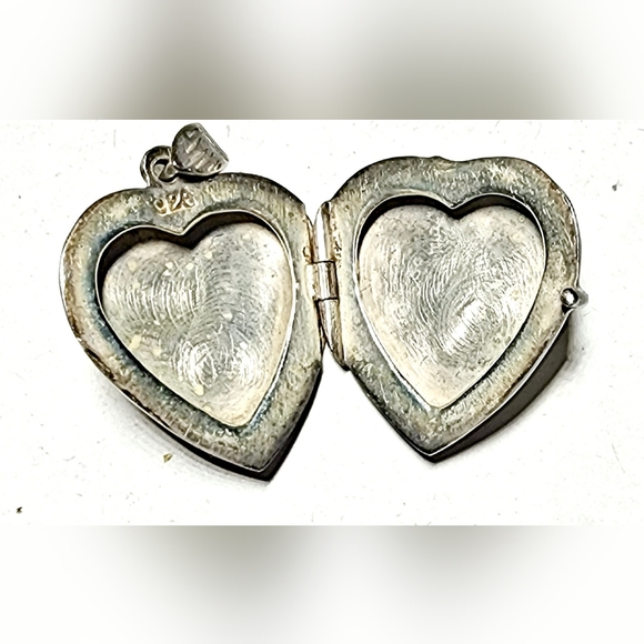 Vintage sterling engraved silver 2 picture frames heart locket charm stamped 925 - Picture 3 of 7